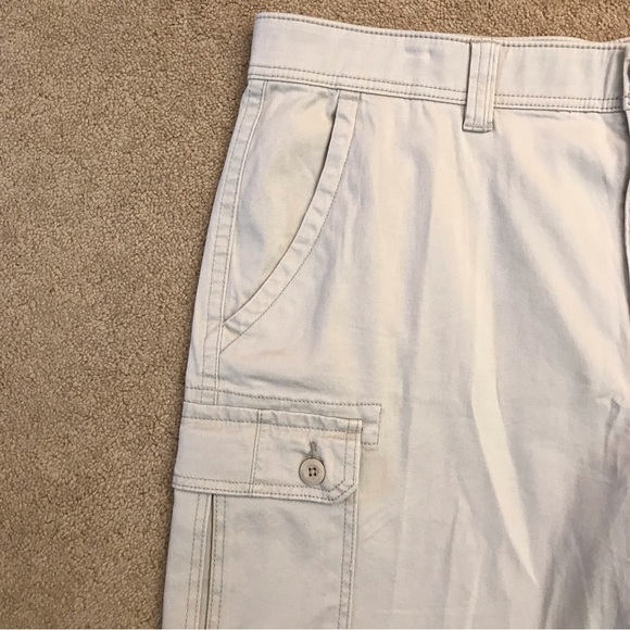 St Johns Bay Mens Cargo Shorts NEW Size 40 Comfort Stretch Putty Off White - Picture 7 of 10